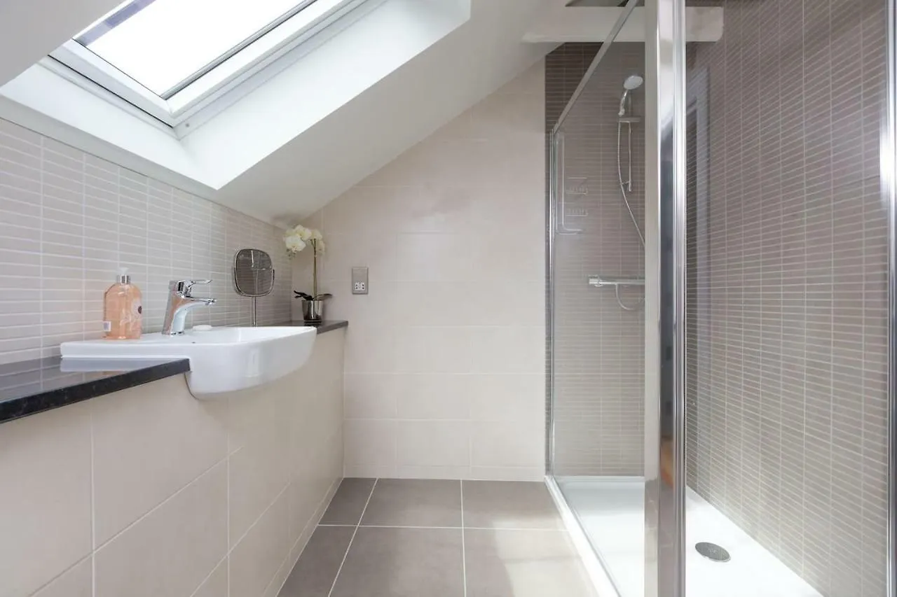 אדינבורו Joivy Trendy 1-Bedroom Main Door House In New Town בריטניה